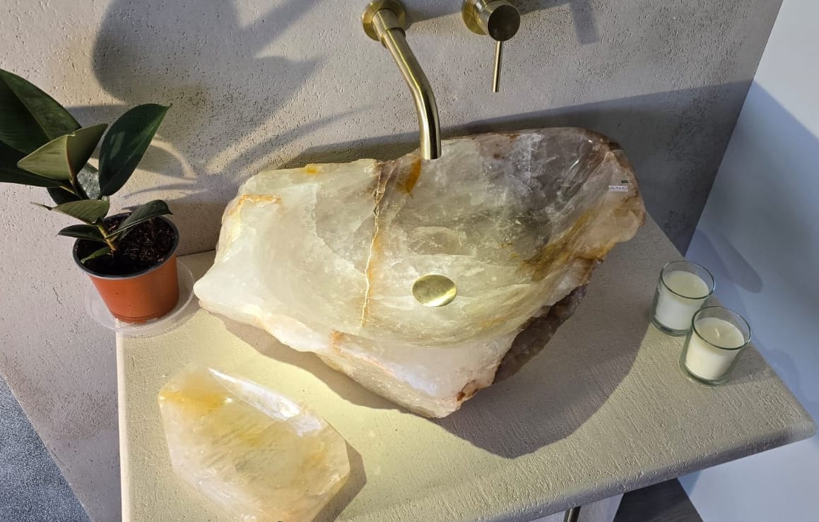 Quartz Hematoide 1 Wash Basin